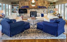Dobson Getaway With Private Pool And Game Room!